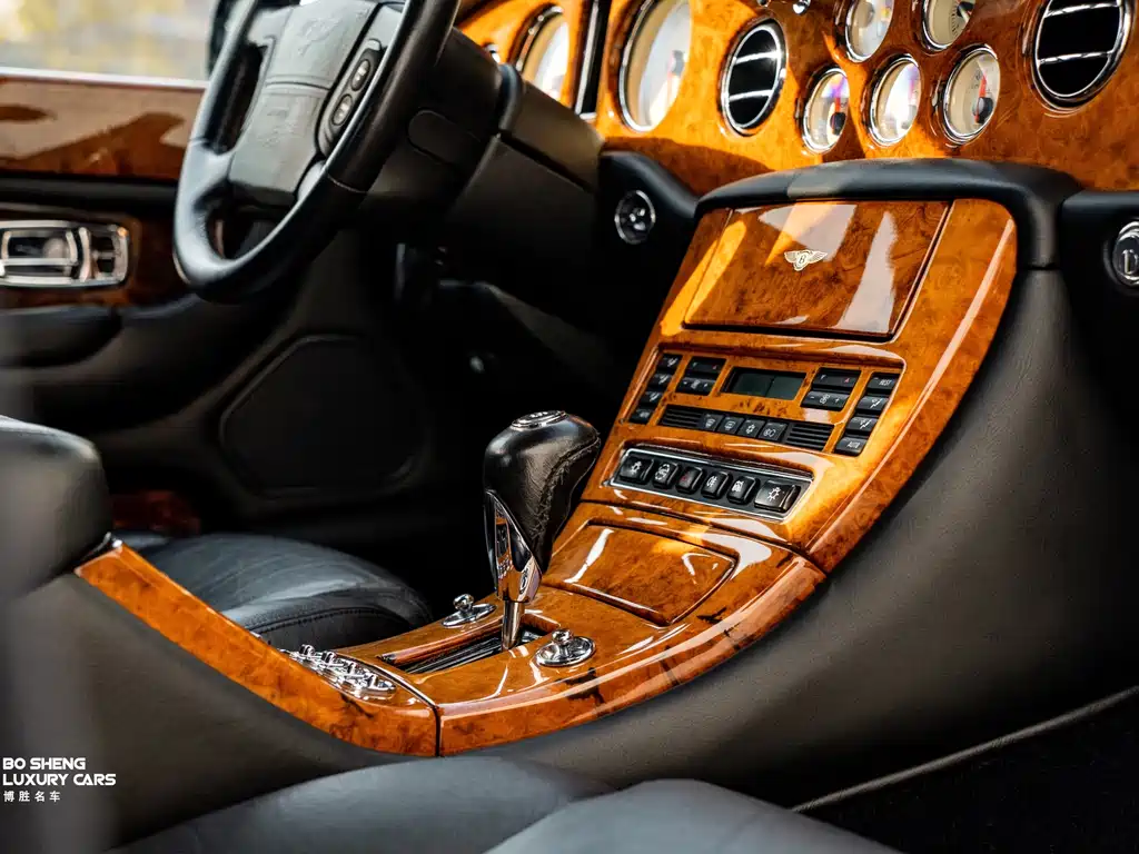 Bentley Elegance 2010 — фото 12