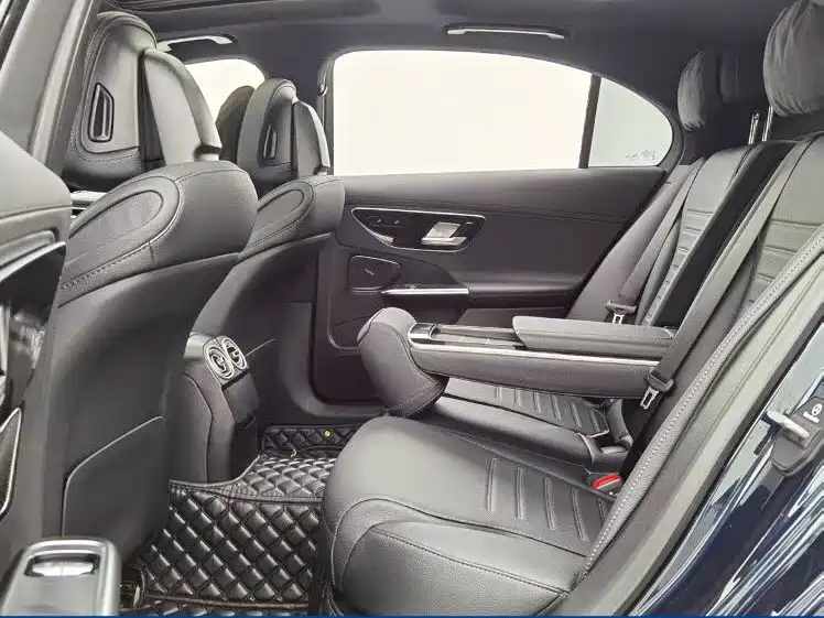 Mercedes-Benz C-Class 2025