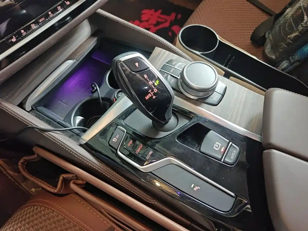 BMW 5 Series 2020 — фото 10