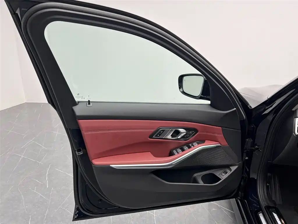 BMW 3 Series 2025 — фото 12