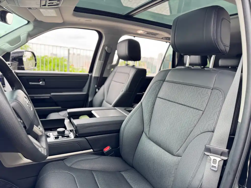 Toyota Sequoia 2023 — фото 18