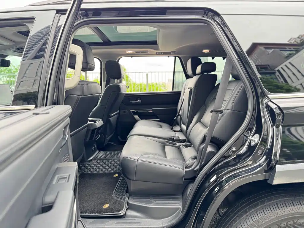 Toyota Sequoia 2023 — фото 19