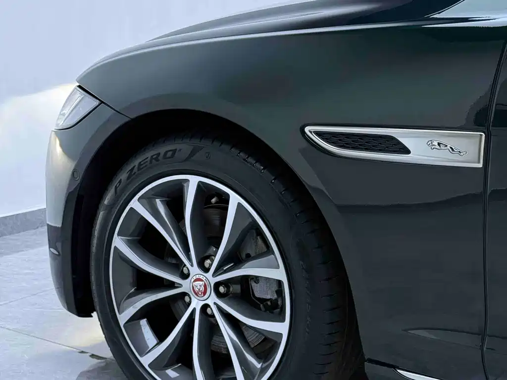 Jaguar XFL 2022 — фото 9