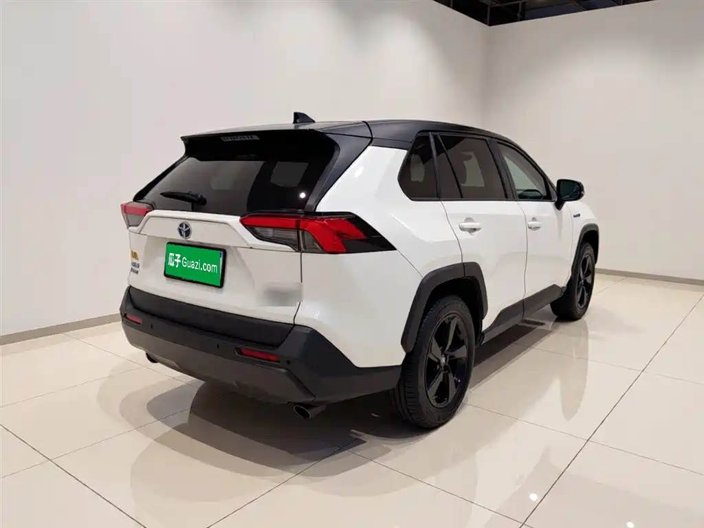 Toyota RAV4 2022 — фото 12