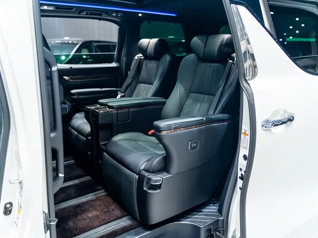 Toyota Alphard 2020 — фото 13