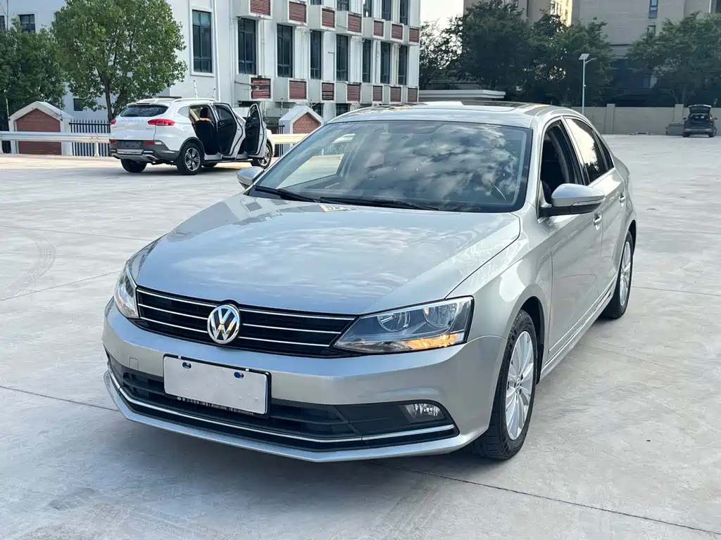 Volkswagen Sagitar 2015