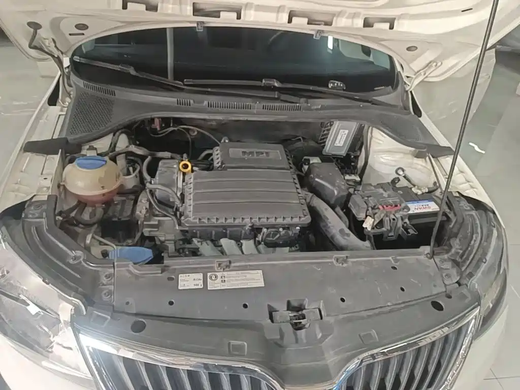 Skoda Rapid 2015 — фото 20