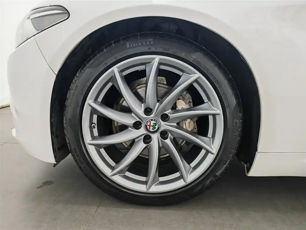 Alfa Romeo Giulia 2019 — фото 17