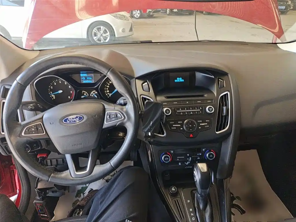 Ford Focus 2016 — фото 10