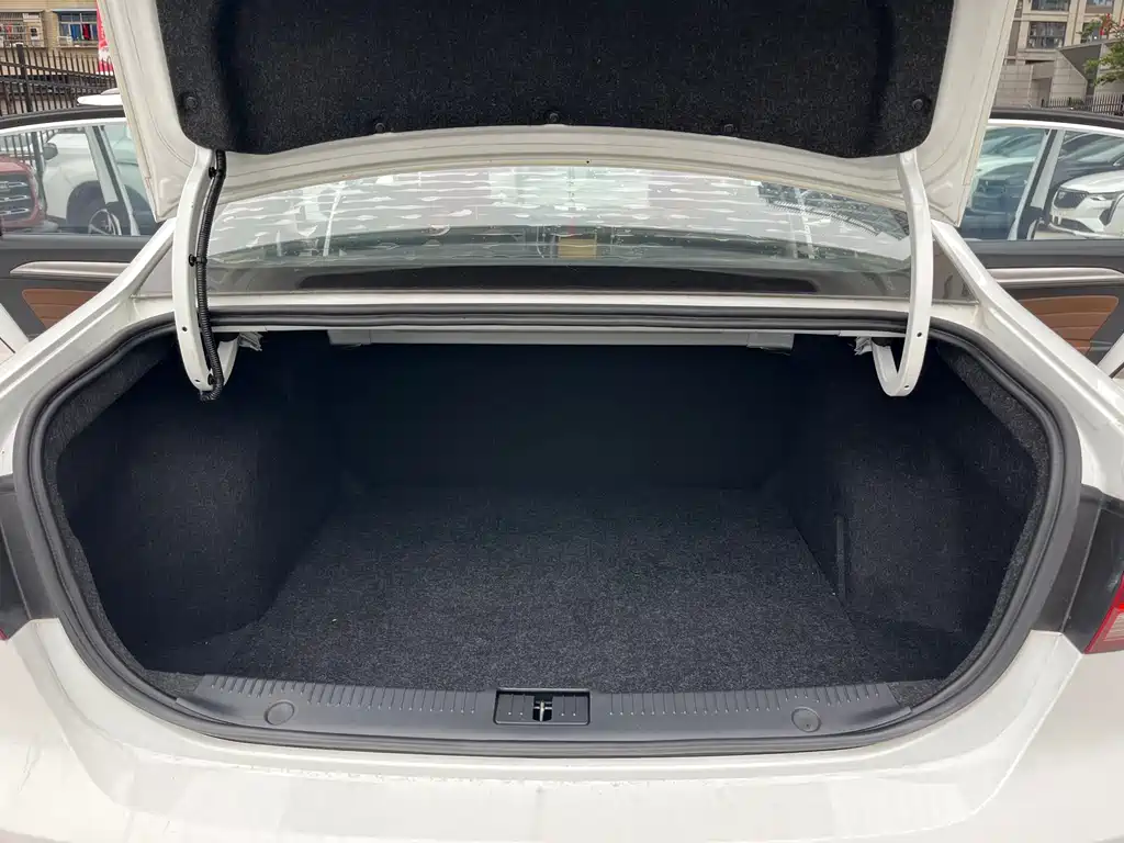 Roewe i6 Classic 2018 — фото 17