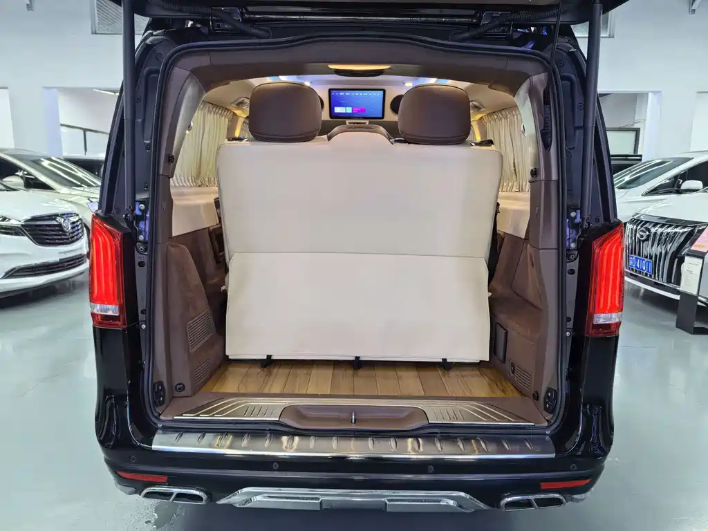 Mercedes-Benz V-Class 2019 — фото 18