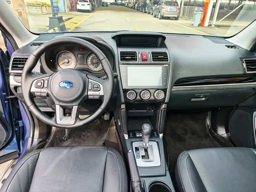 Subaru Forester 2017 — фото 18