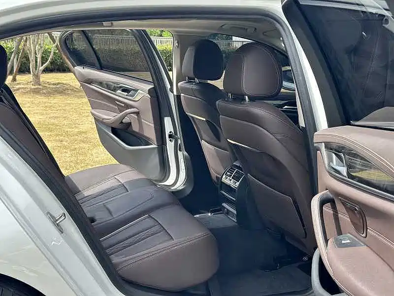 BMW 5 Series 2021 — фото 11