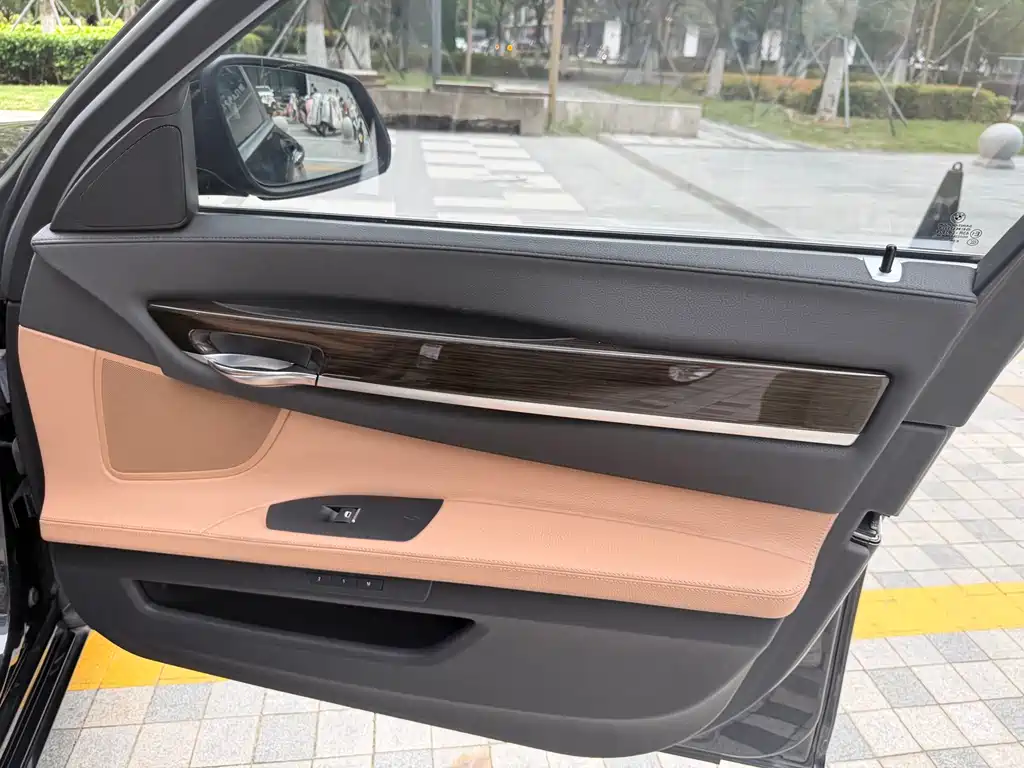 BMW 7 Series 2015 — фото 8