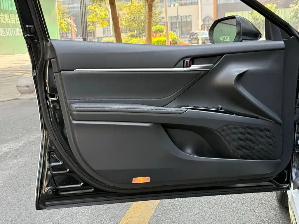 Toyota Camry 2023 — фото 22