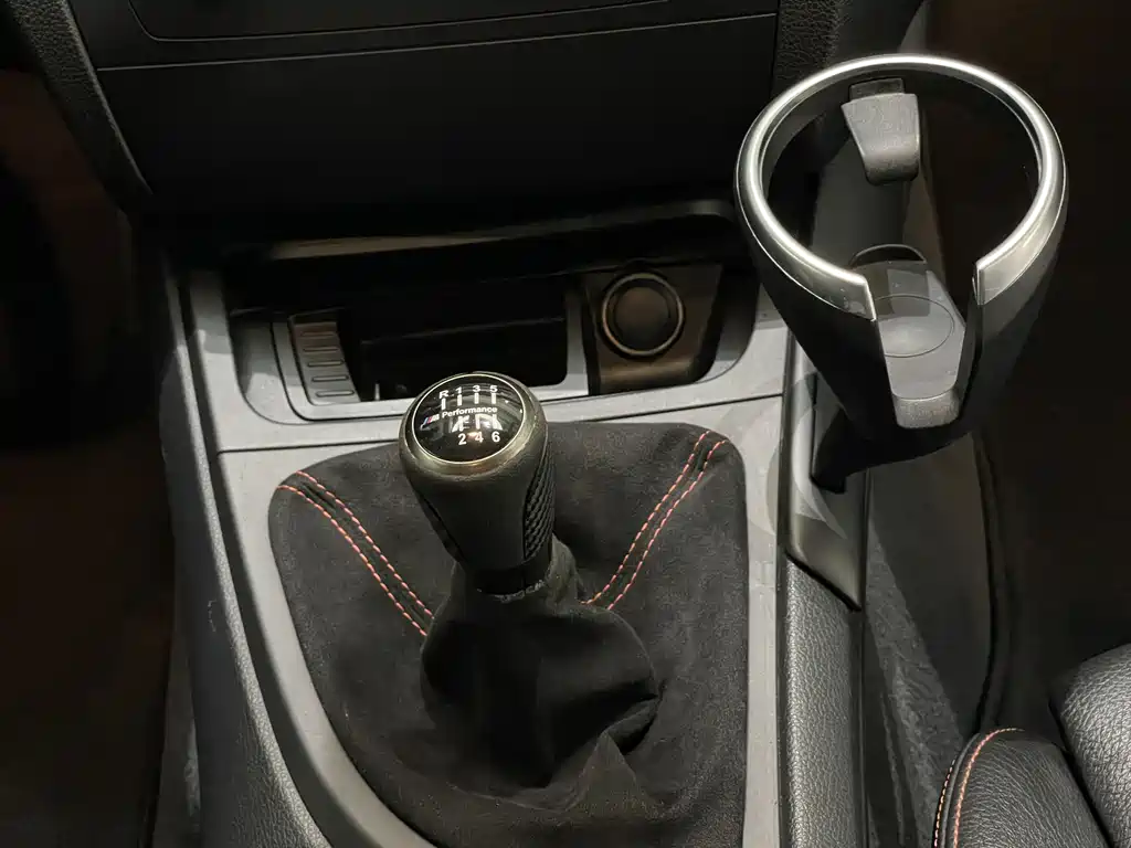 BMW 1 Series M 2012 — фото 16