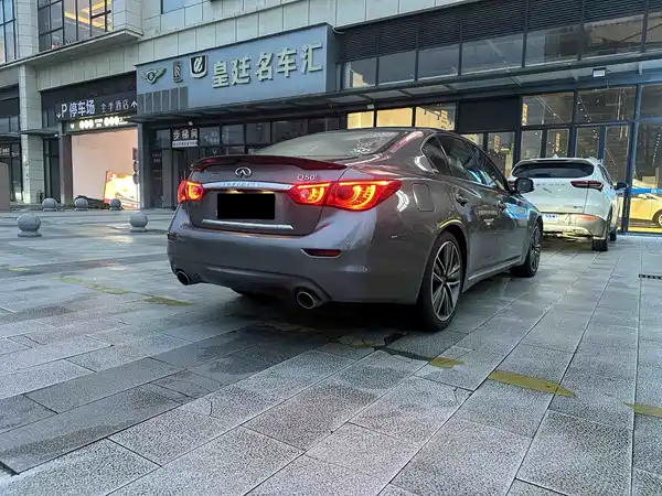 Infiniti Q50L 2015