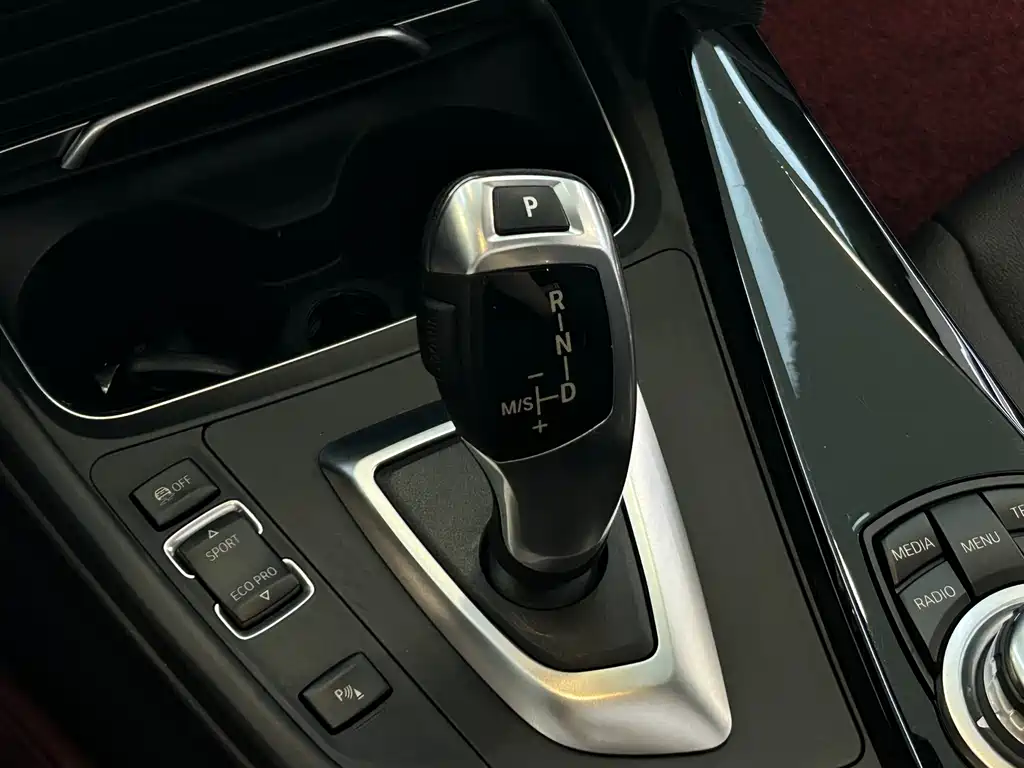 BMW 3 Series 2016 — фото 13