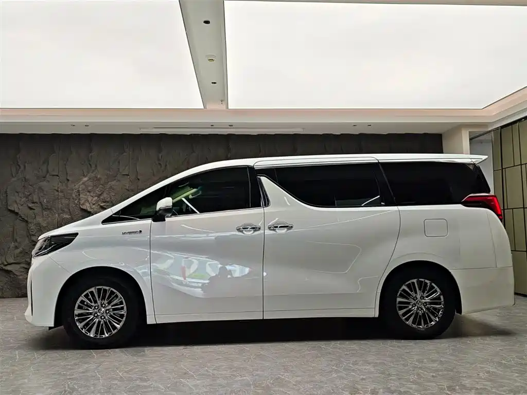 Toyota Alphard 2022 — фото 3