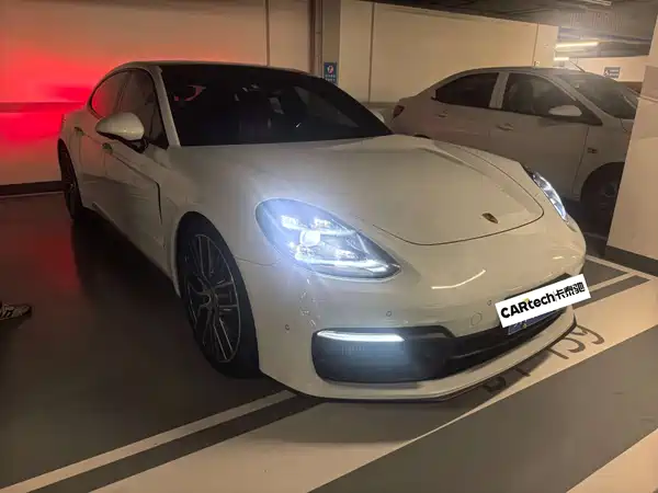 Porsche Panamera 2021