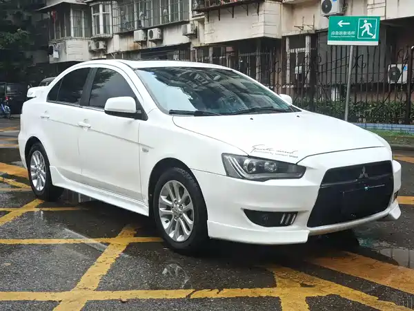 Mitsubishi Lancer EX 2013