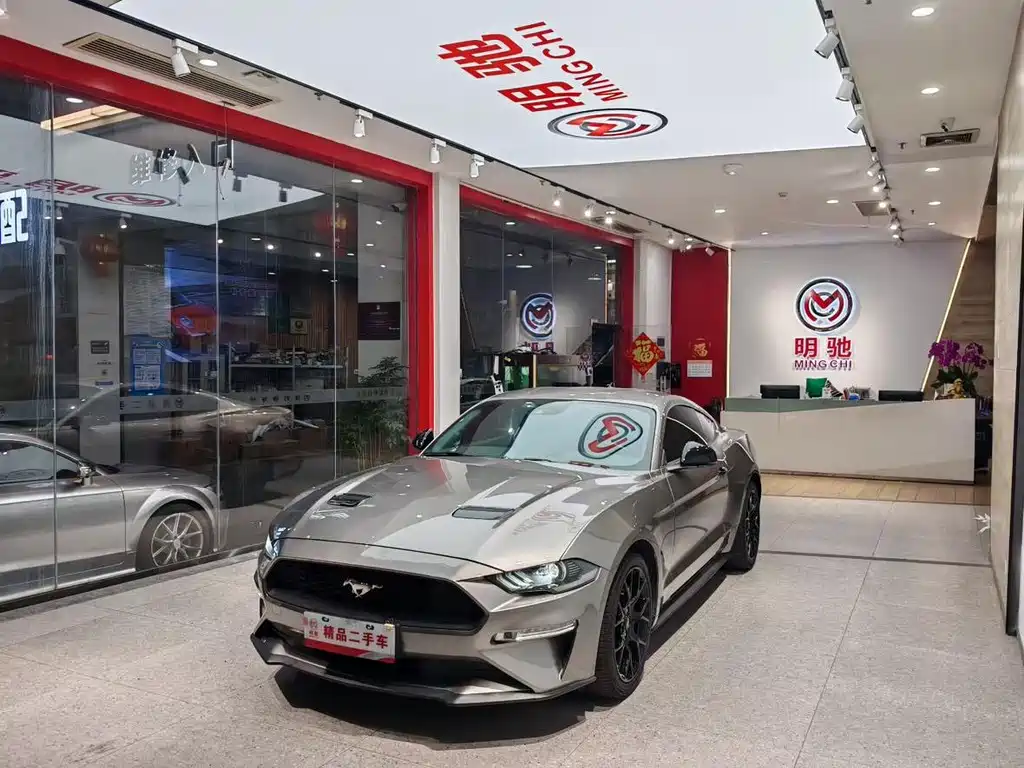 Ford Mustang 2021 — фото 1