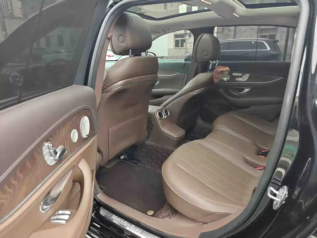 Mercedes-Benz E-Class 2023 — фото 10