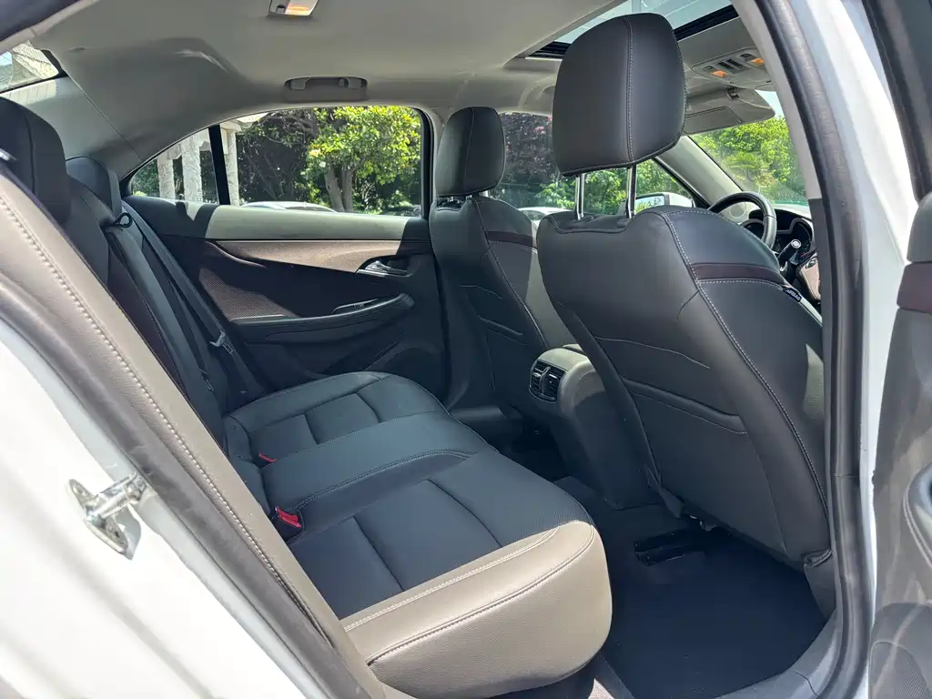 Chevrolet Malibu 2018 — фото 14