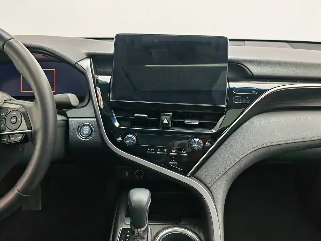 Toyota Camry 2022 — фото 12