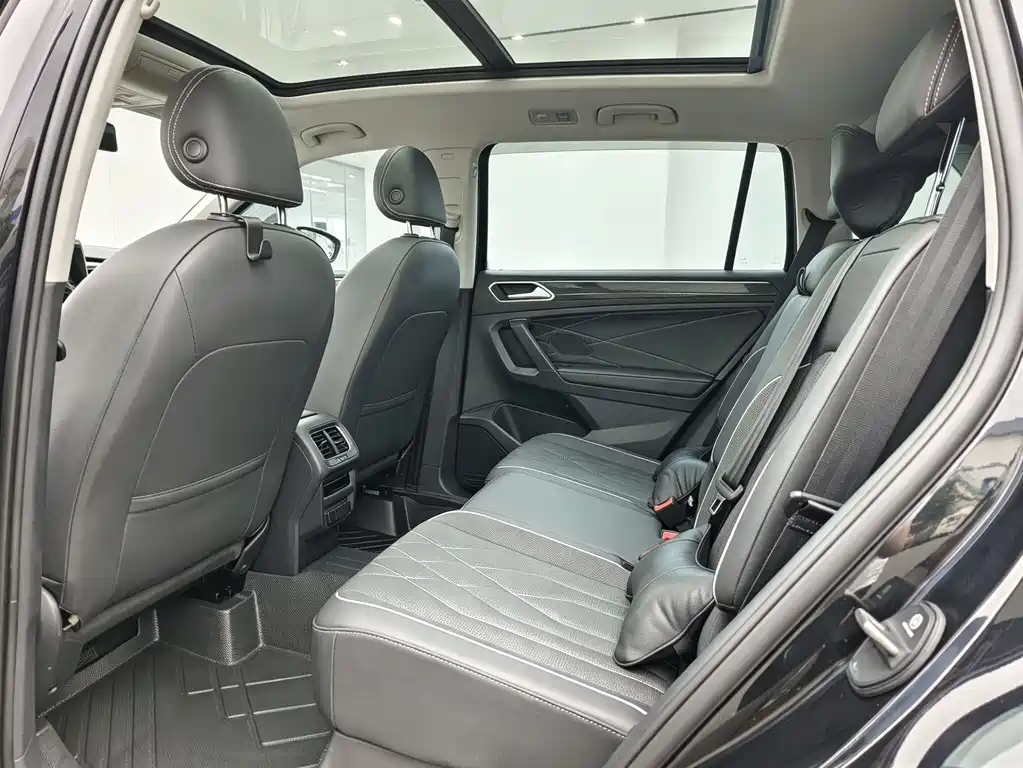 Volkswagen Tiguan L 2023 — фото 10