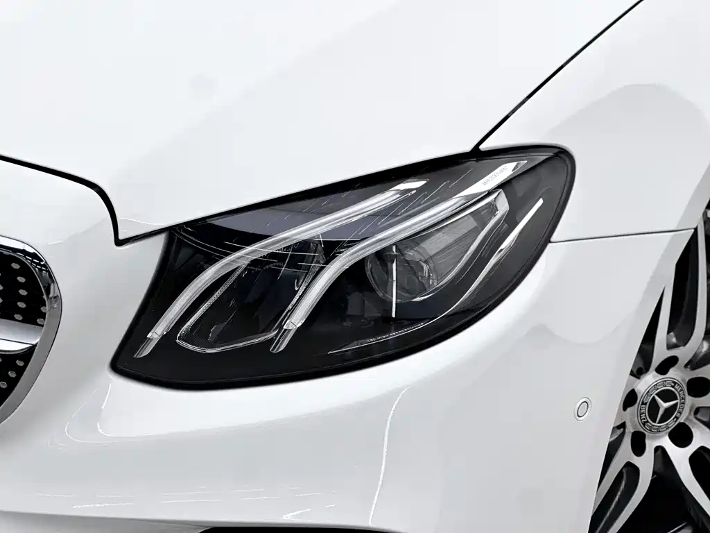 Mercedes-Benz E-Class 2017 — фото 17