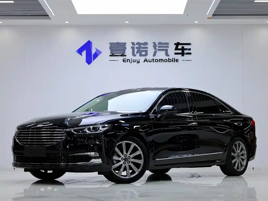 Ford Taurus 2021 — фото 1