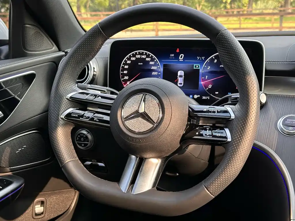 Mercedes-Benz C-Class 2023 — фото 17