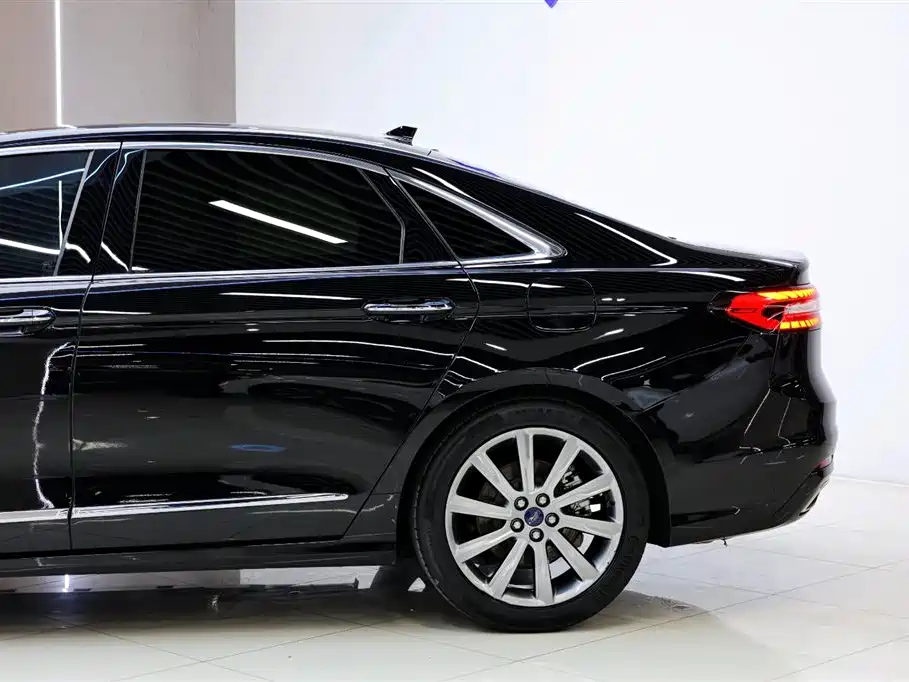 Ford Taurus 2021 — фото 4