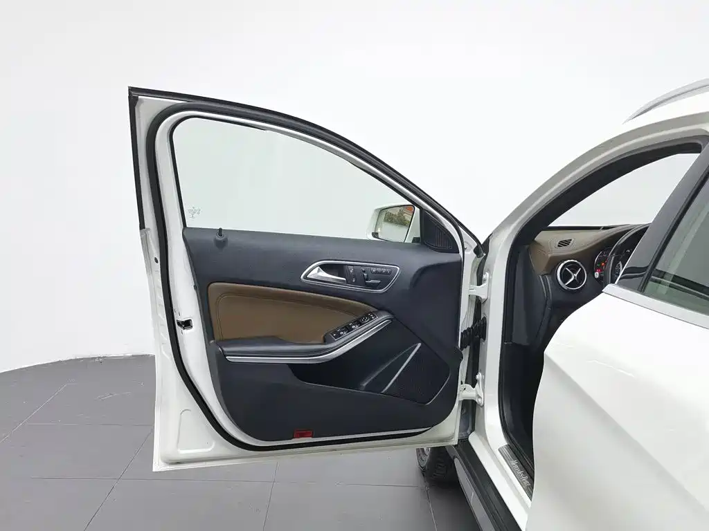 Mercedes-Benz GLA 2015 — фото 8