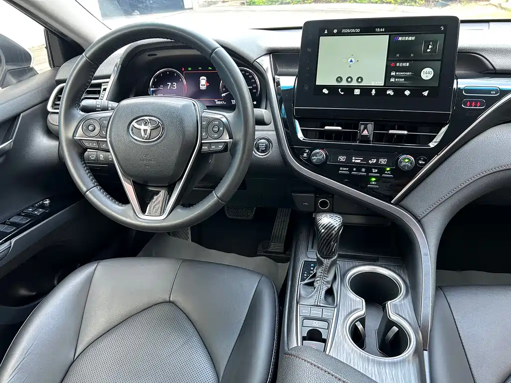 Toyota Camry 2022 — фото 12