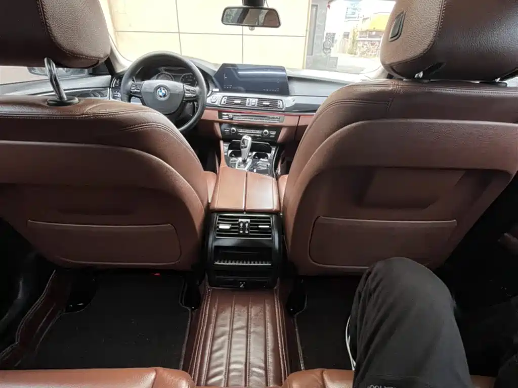 BMW 5 Series 2016 — фото 13