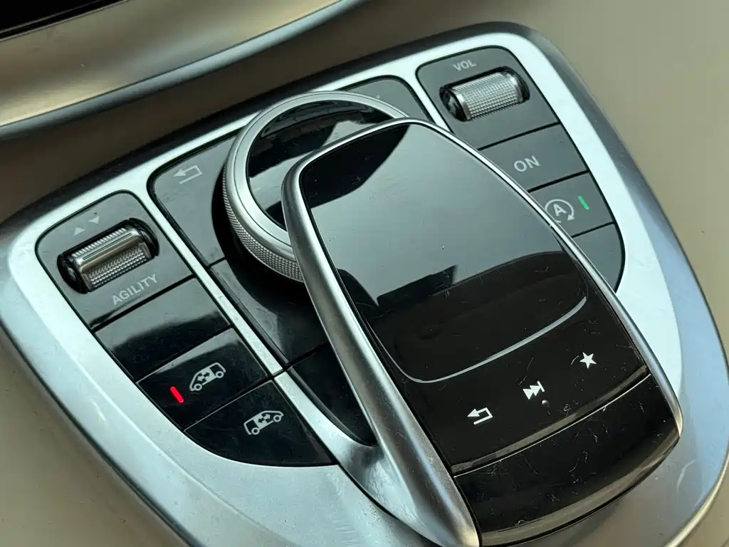 Mercedes-Benz V-Class 2017 — фото 13