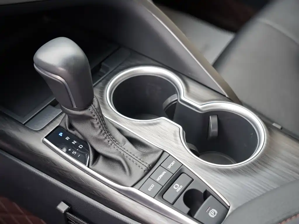 Toyota Camry 2023 — фото 19