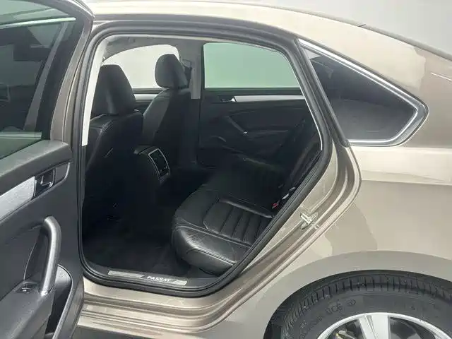 Volkswagen Passat 2015 — фото 13