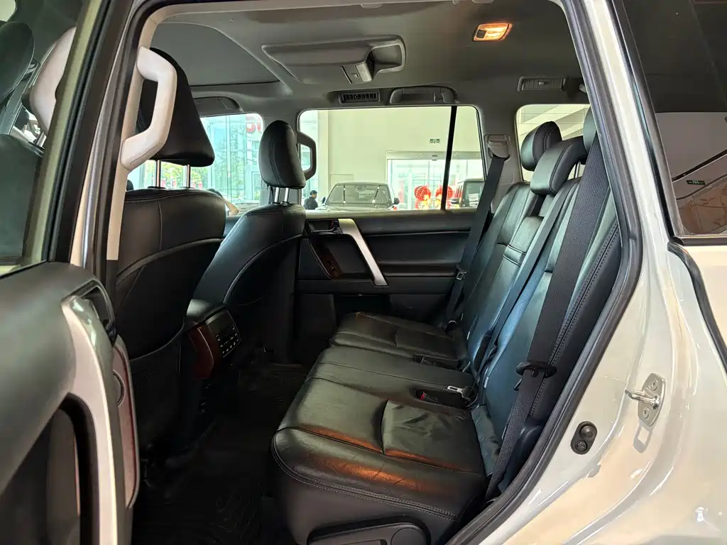 Toyota Prado 2017 — фото 10