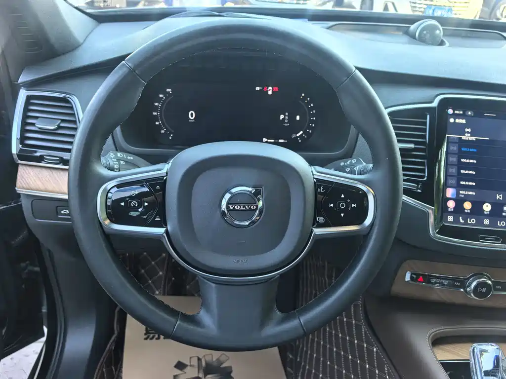 Volvo XC90 2023 — фото 10