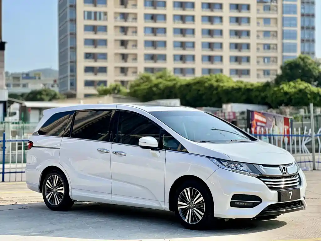 Honda Odyssey 2018 — фото 8