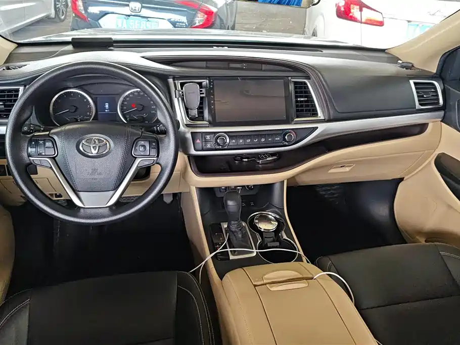 Toyota Highlander 2020 — фото 12
