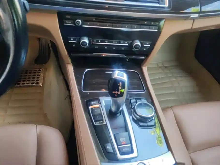 BMW 7 Series 2014 — фото 16