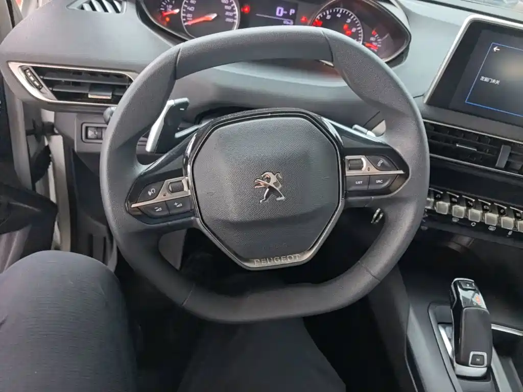 Peugeot 5008 2021 — фото 11