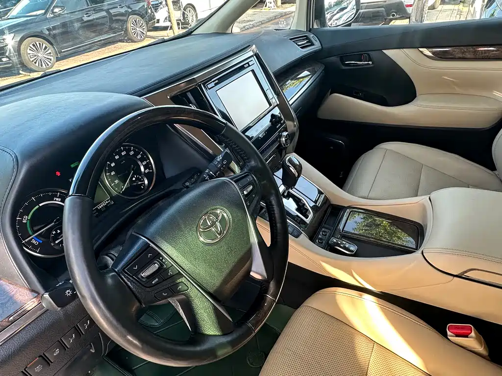 Toyota Alphard 2019 — фото 11