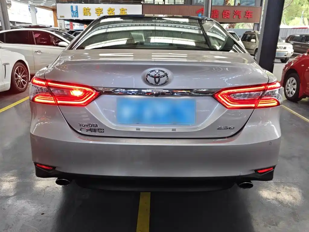 Toyota Camry 2018 — фото 6