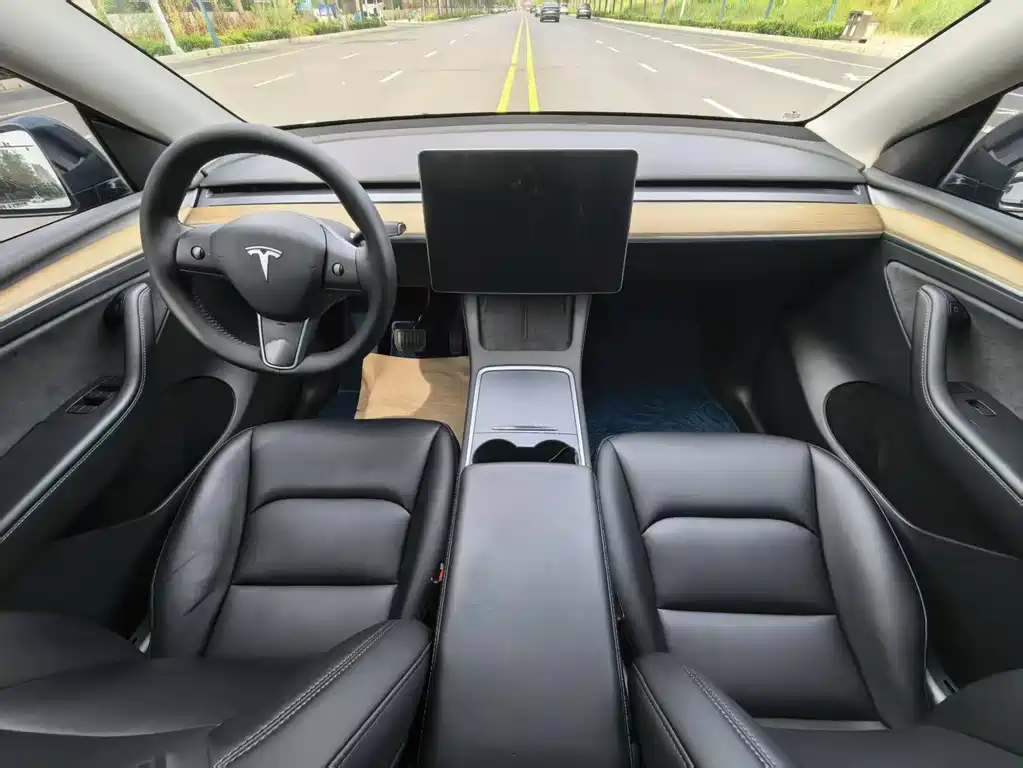 Tesla Model Y 2022 — фото 11