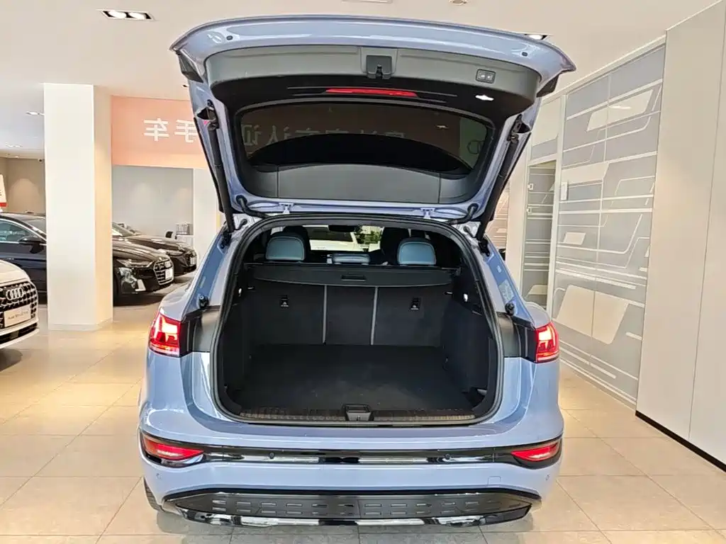 Audi Q6L e-tron 2025 — фото 19